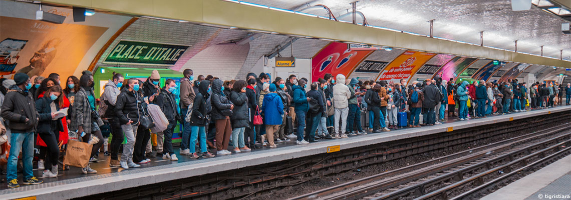 Bus, métros, RER… Les difficultés s'accumulent sur le réseau de transport francilien, freinant la décarbonation de la mobilité