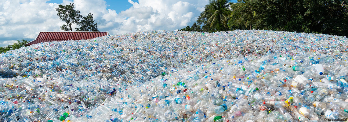 "120 piscines de merde" : 750 000 euros d’amende requis contre Nestlé Waters
