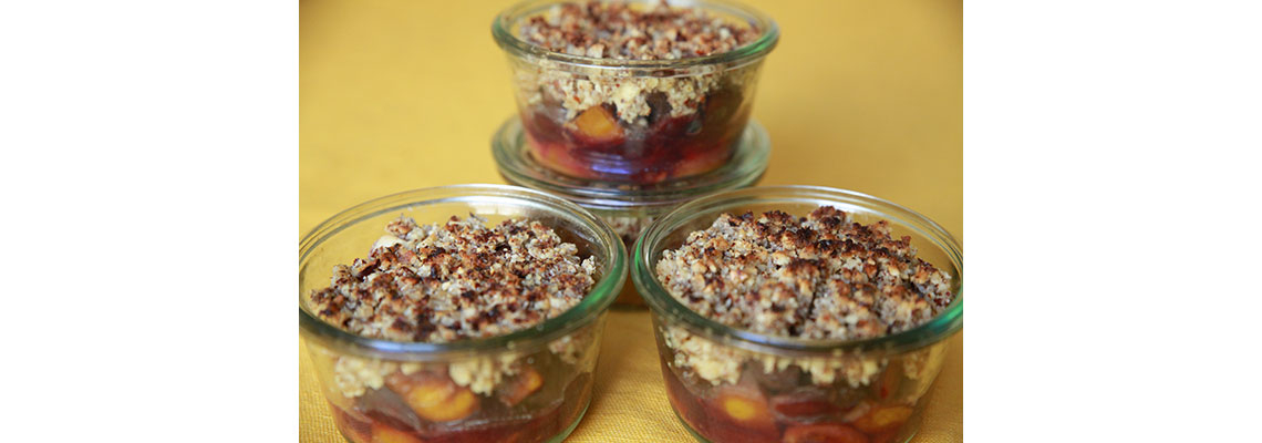 Crumble de noisettes aux prunes
